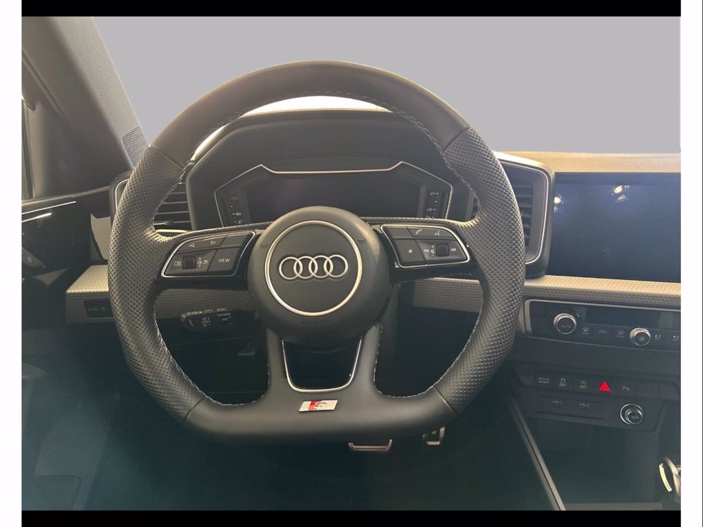 AUDI A1 sportback 40 2.0 tfsi identity black 207cv s-tronic
