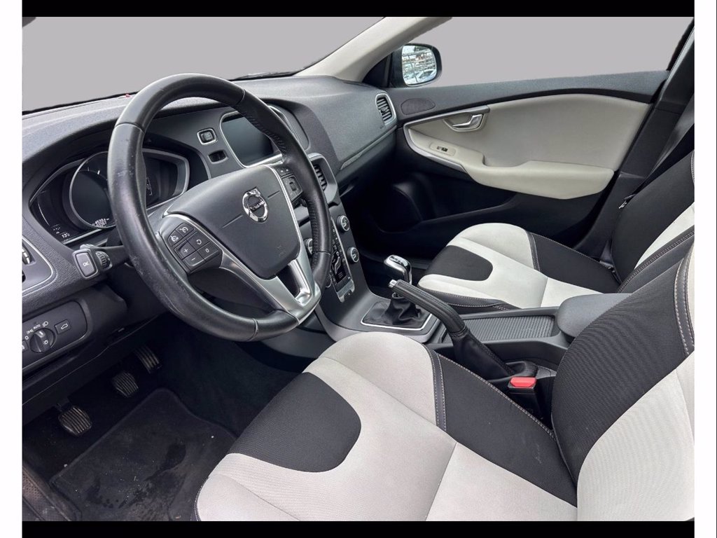 VOLVO V40 cross country 2.0 d2 business plus my19