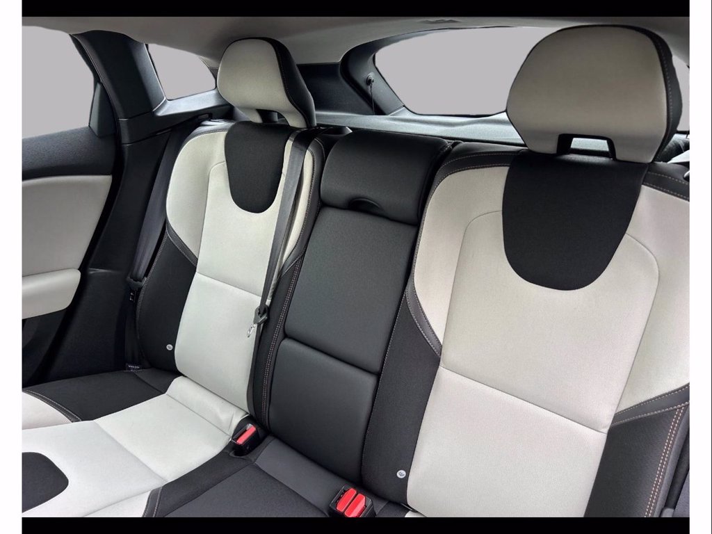 VOLVO V40 cross country 2.0 d2 business plus my19