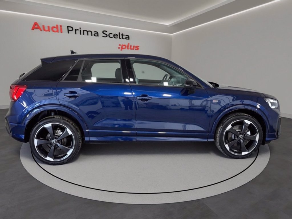 AUDI Q2 30 2.0 tdi identity black