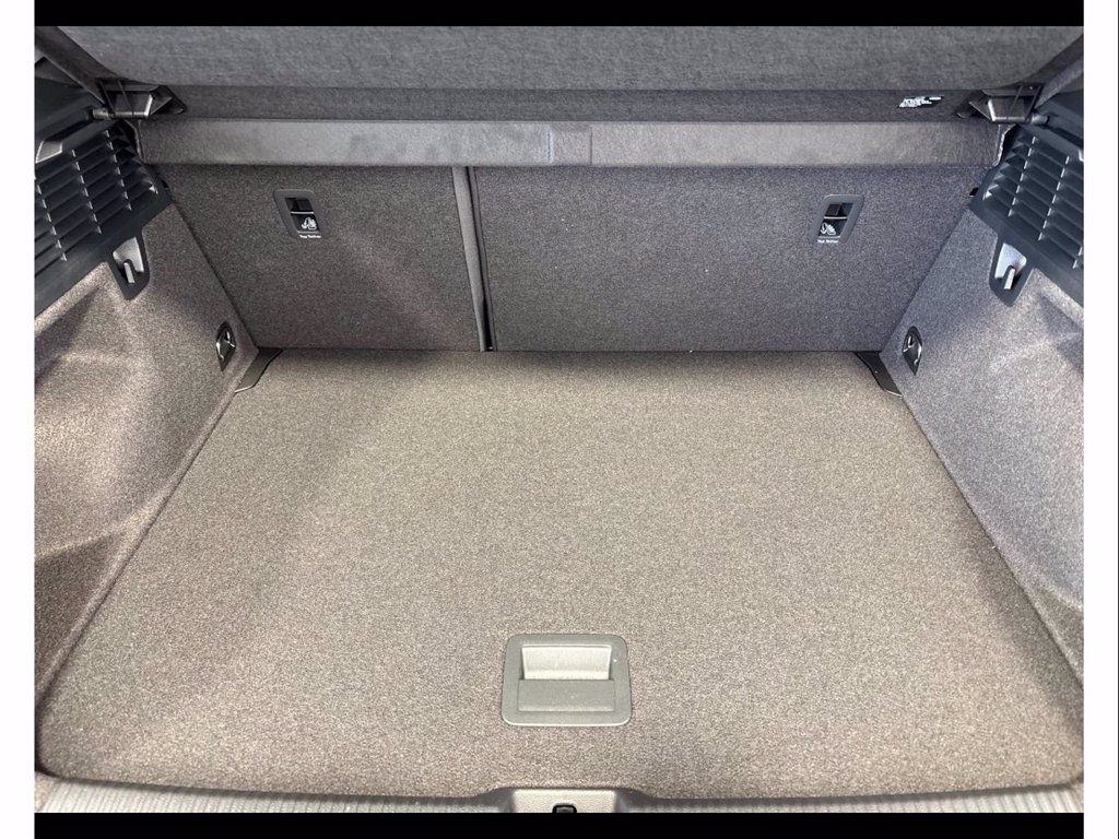 AUDI Q2 30 2.0 tdi identity black