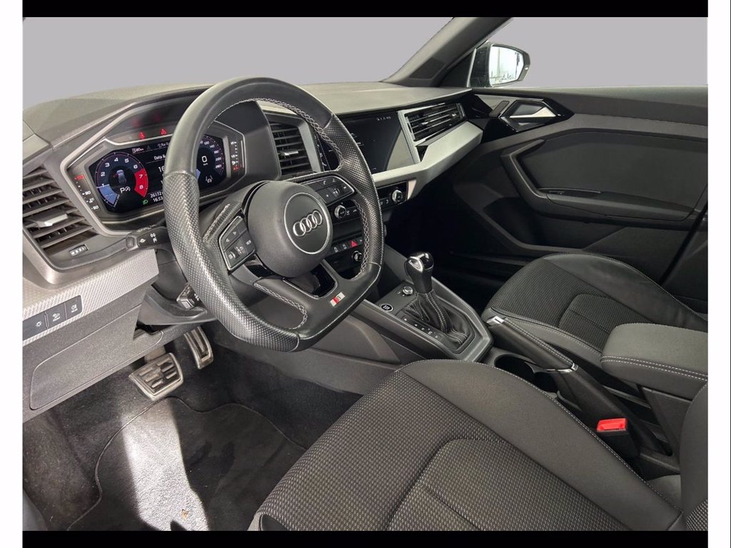 AUDI A1 sportback 30 1.0 tfsi identity black 110cv s-tronic