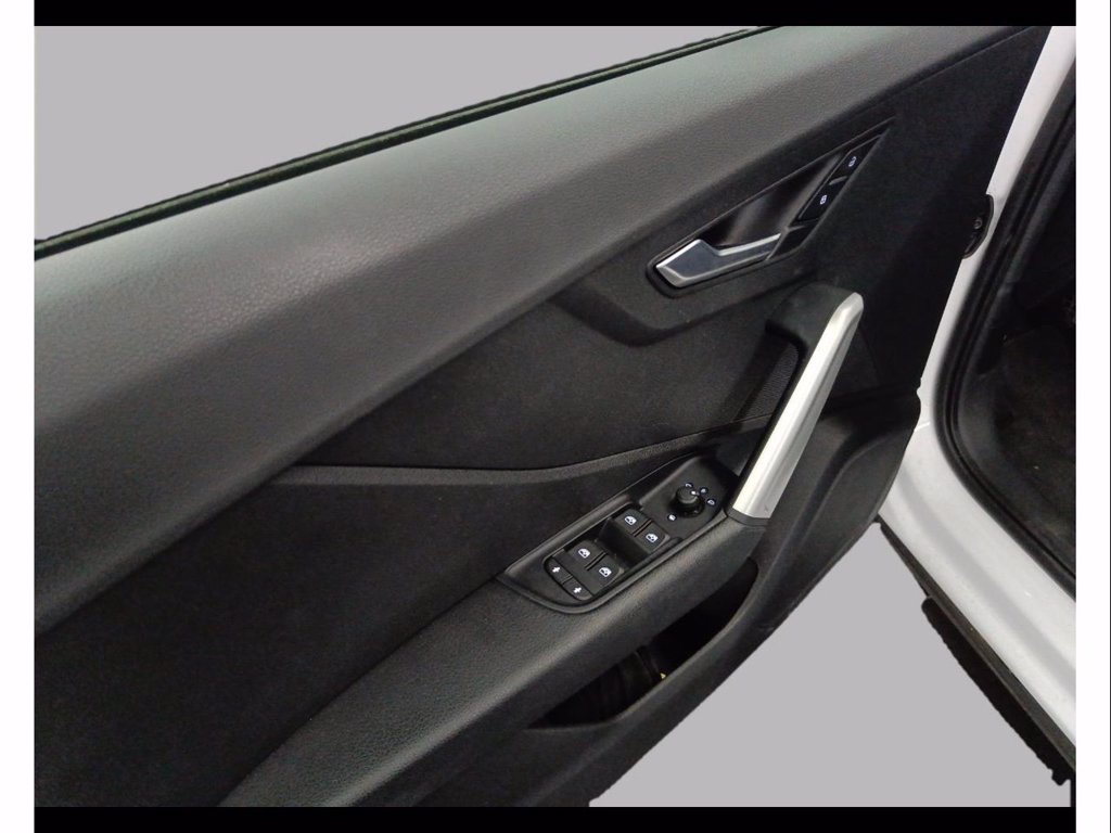 AUDI Q2 30 2.0 tdi business