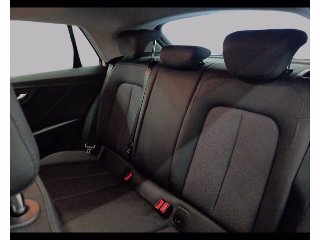 AUDI Q2 30 2.0 tdi business