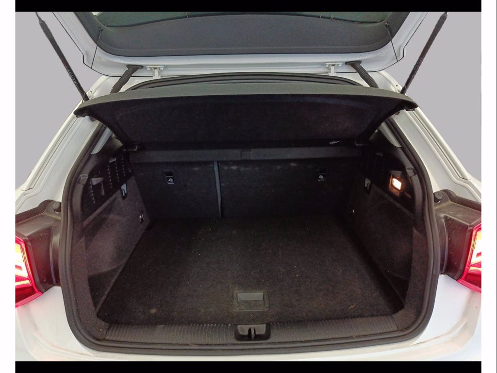 AUDI Q2 30 2.0 tdi business