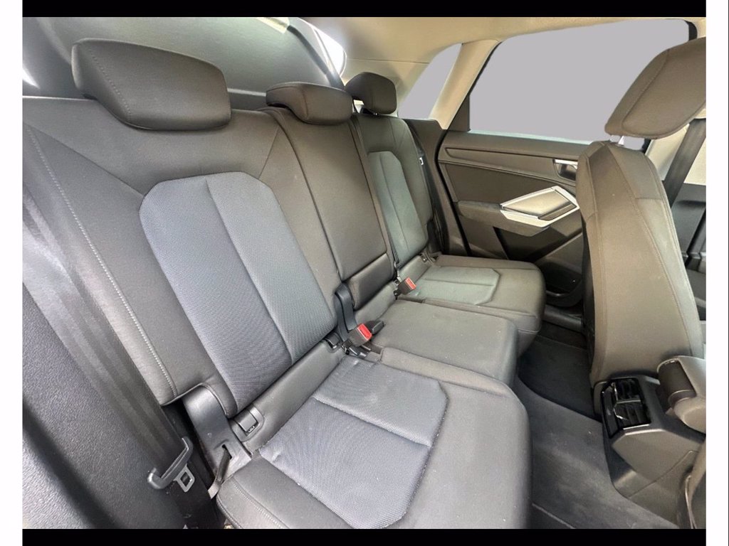 AUDI Q3 35 2.0 tdi business advanced s-tronic