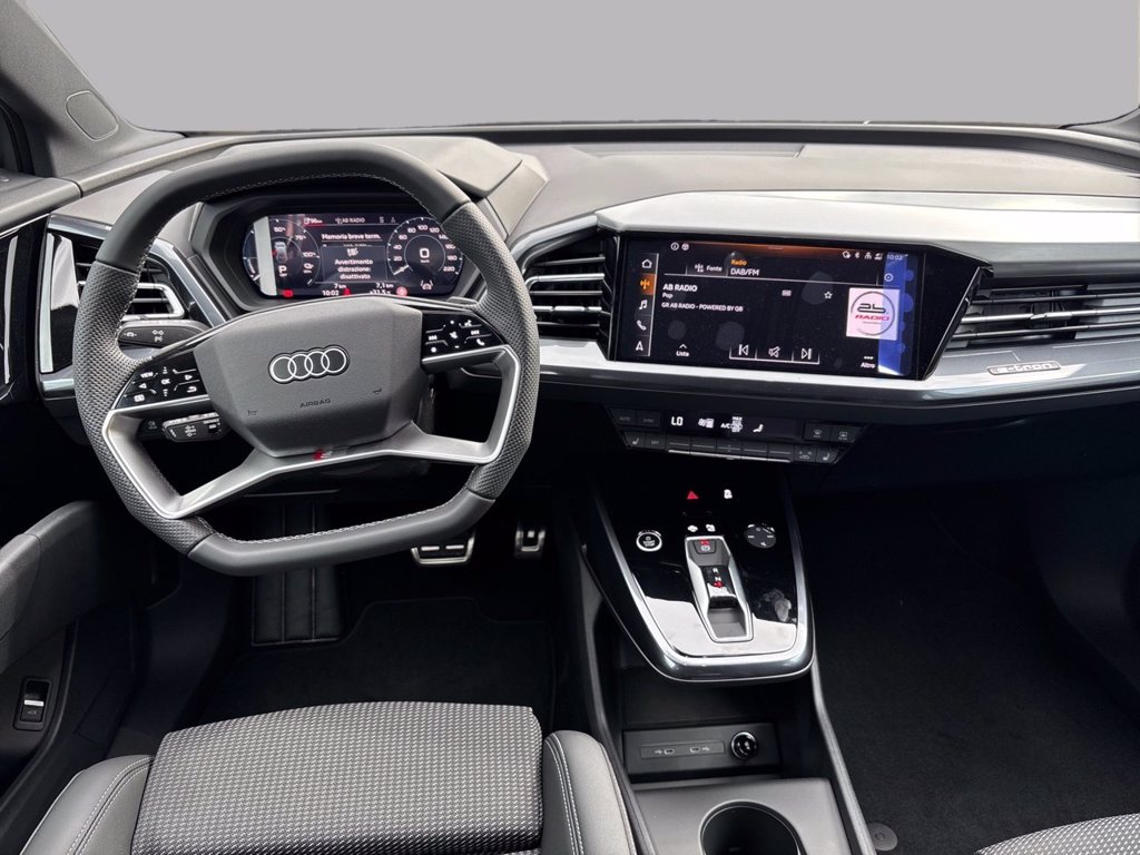 AUDI Q4 e-tron 45 s line edition