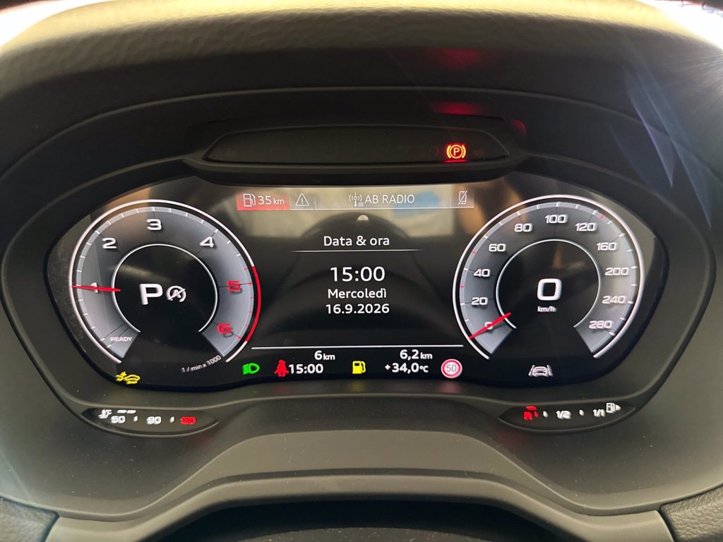 AUDI Q2 35 2.0 tdi identity black s-tronic