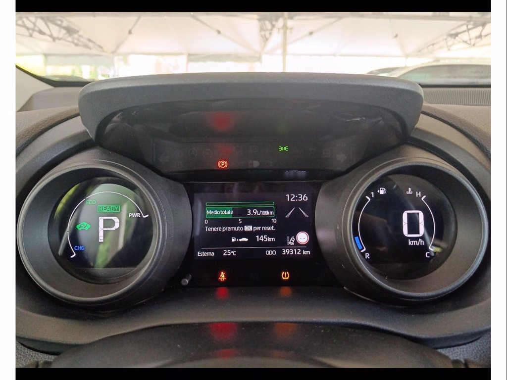 TOYOTA Yaris 1.5h trend