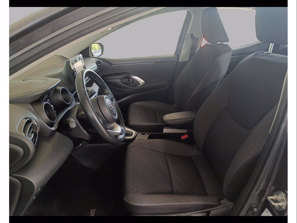 TOYOTA Yaris 1.5h trend