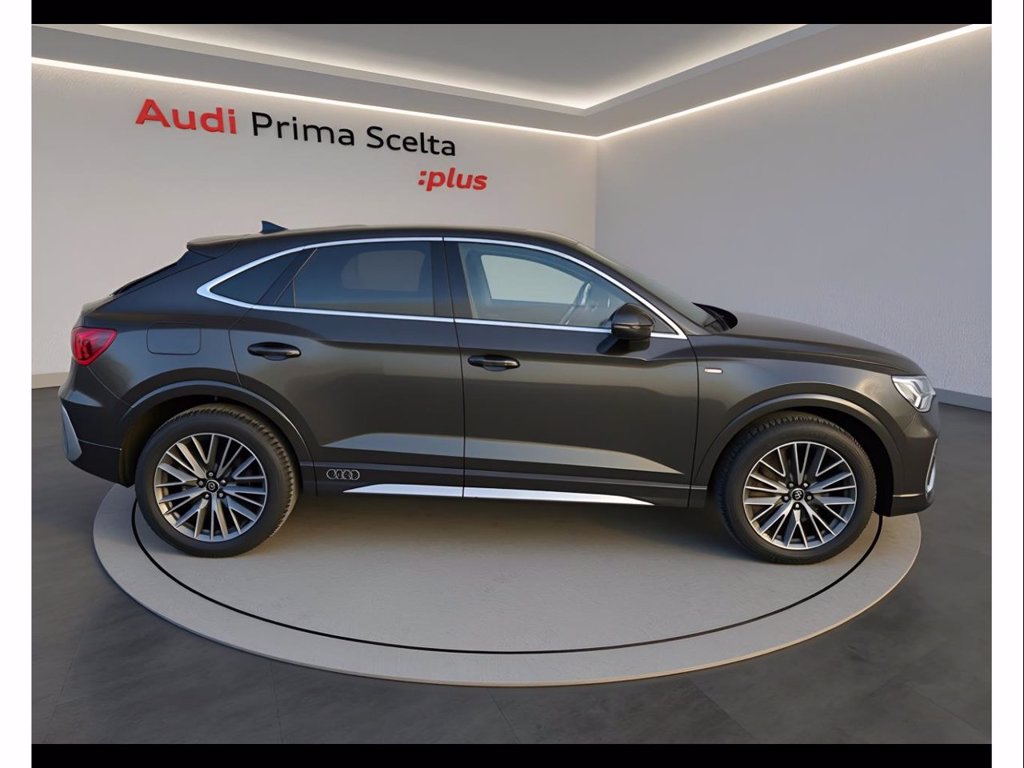 AUDI Q3 sportback 35 2.0 tdi identity black s-tronic