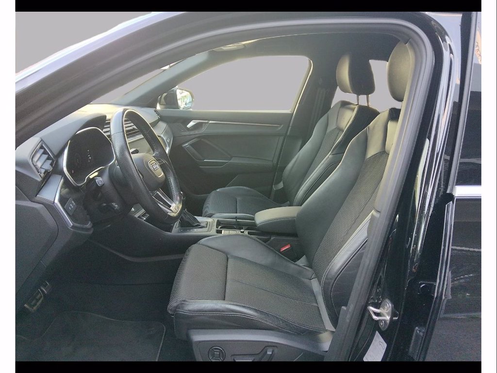 AUDI Q3 sportback 35 2.0 tdi identity black s-tronic
