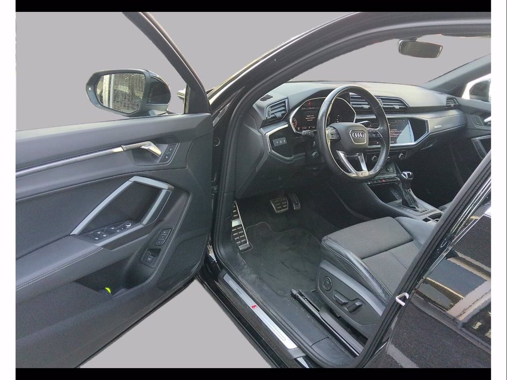 AUDI Q3 sportback 35 2.0 tdi identity black s-tronic