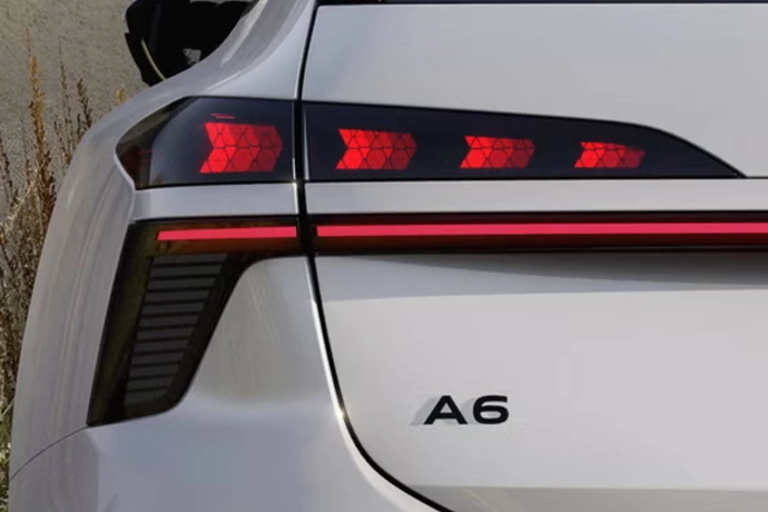 A6 Avant E Hybrid 2 Box Contenuti 5000X3335