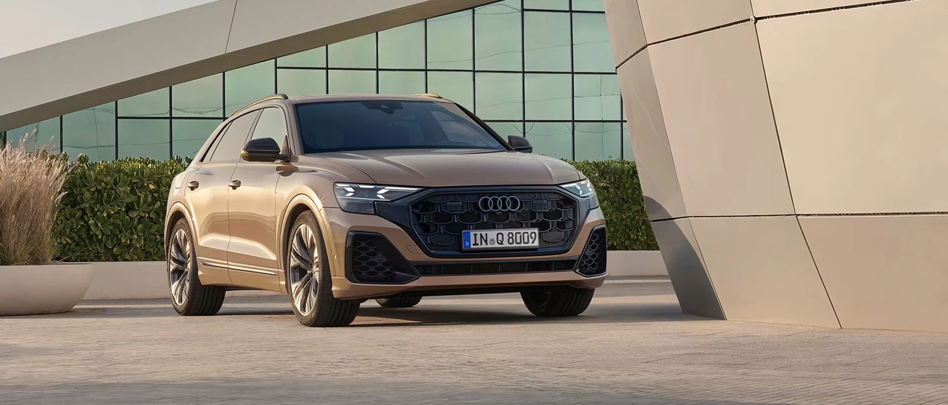 Top Premium Audi Q8 1920X820