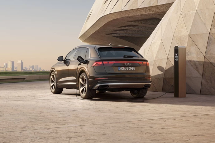 Q8 SUV E Hybrid 3 Box Contenuti 5000X3335