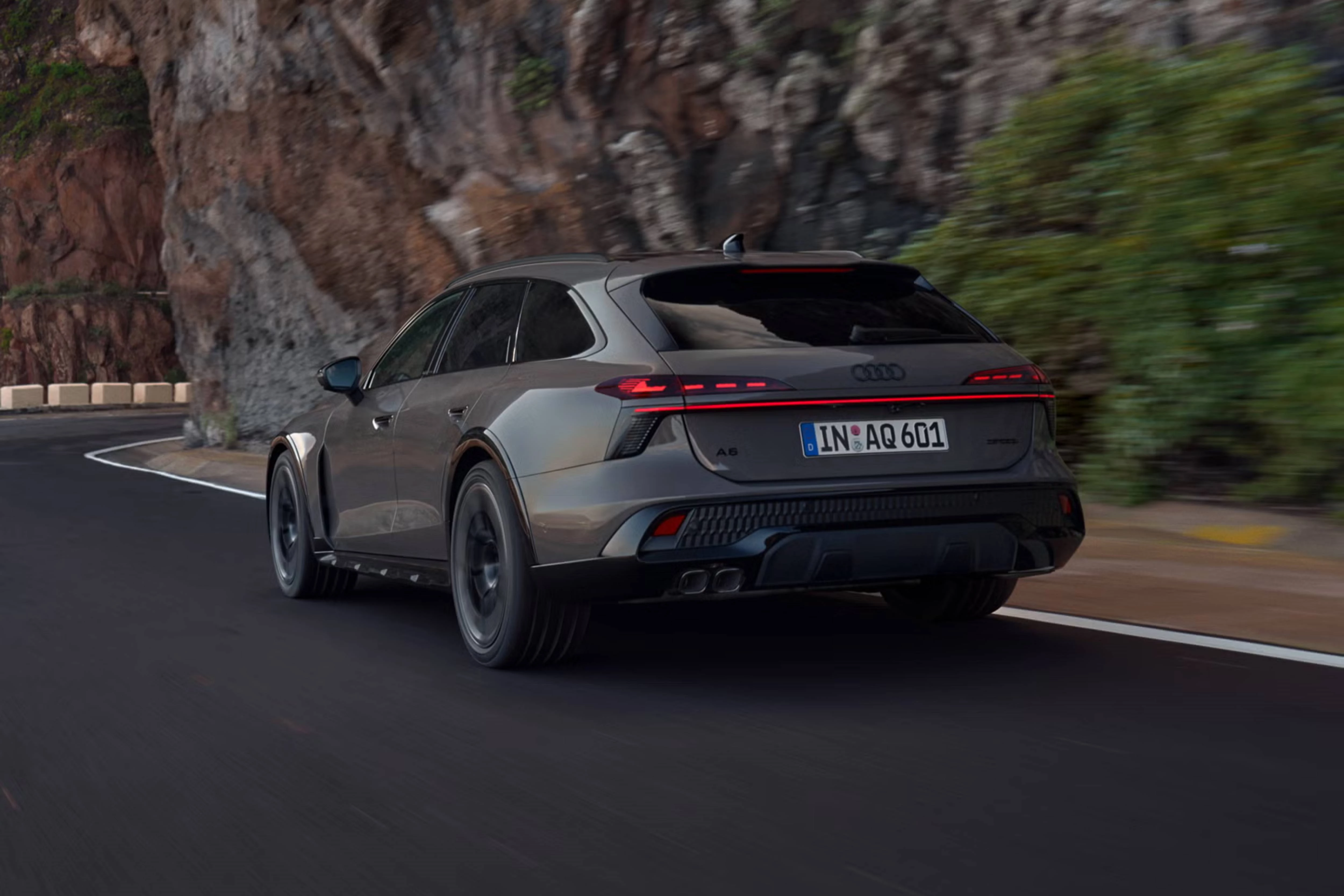 Nuova A6 Allroad 2 Box Contenuti 5000X3335