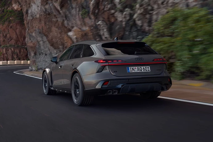 Nuova A6 Allroad 2 Box Contenuti 5000X3335