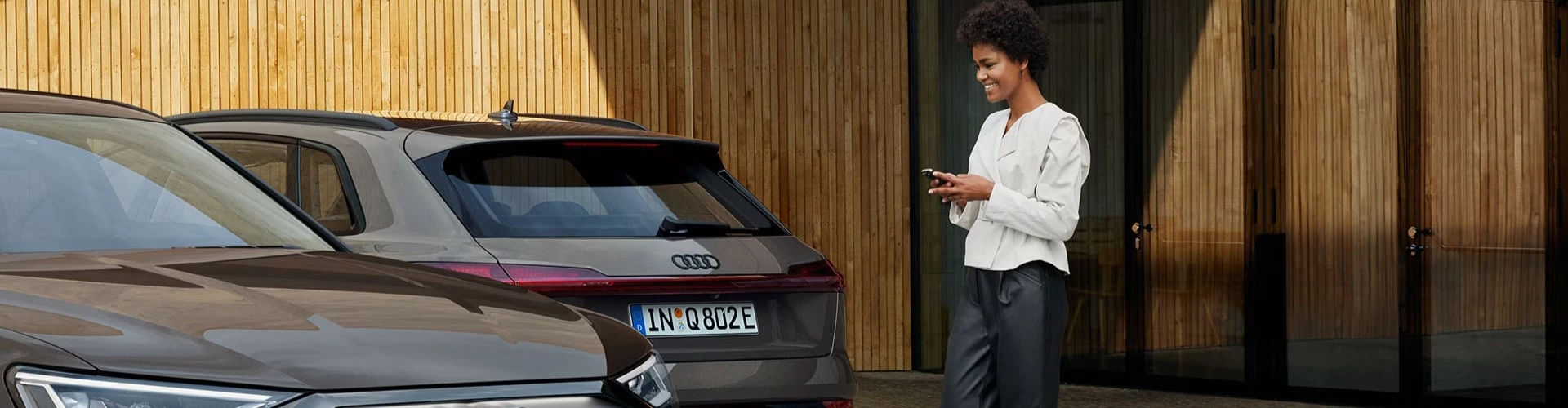 Myaudi Desk