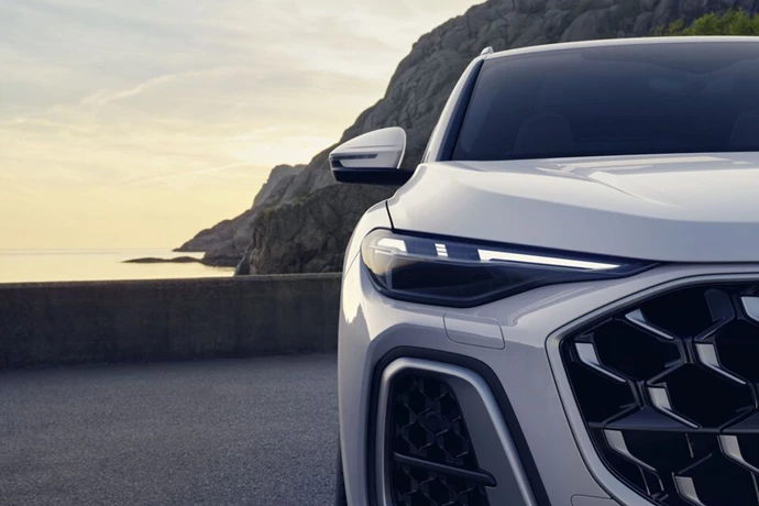 Nuova Q5 E Hybrid 2 Box Contenuti 5000X3335