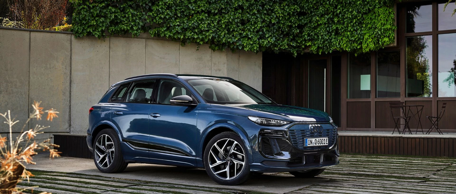 Q6 Etron Header Desk