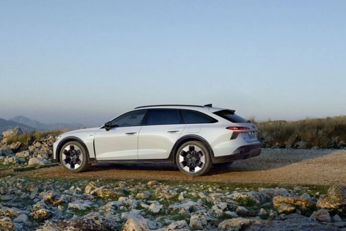 Nuova A6 Allroad E Hybrid 2 Box Contenuti 5000X3335