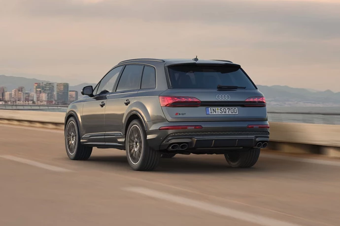 SQ7 SUV 3 Box Contenuti 5000X3335