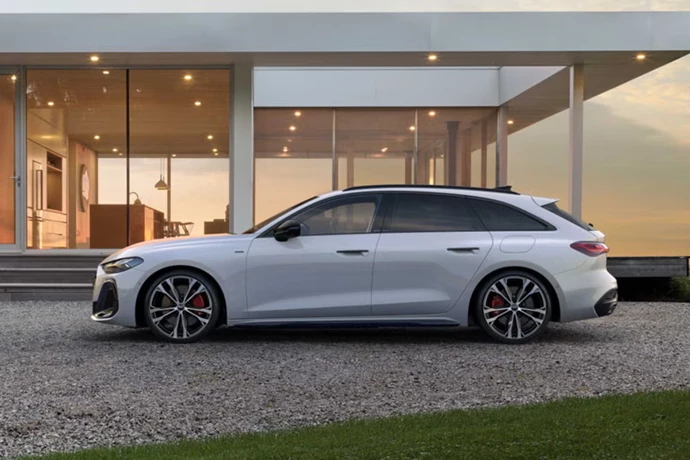 NUOVA A5 AVANT E HYBRID 2 Box Contenuti 5000X3335