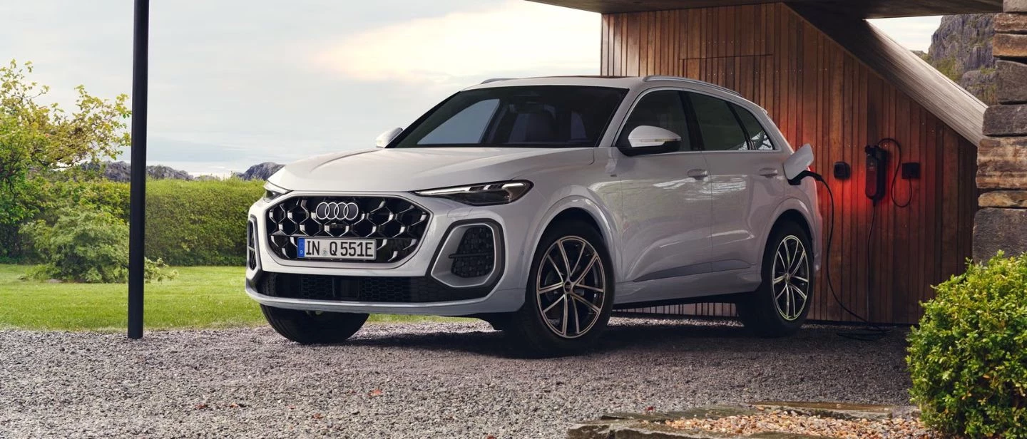 Nuova Q5 E Hybrid Desktop 1440X616