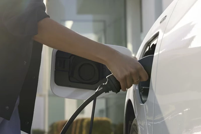 Nuova Q3 E Hybrid 3 Box Contenuti 5000X3335