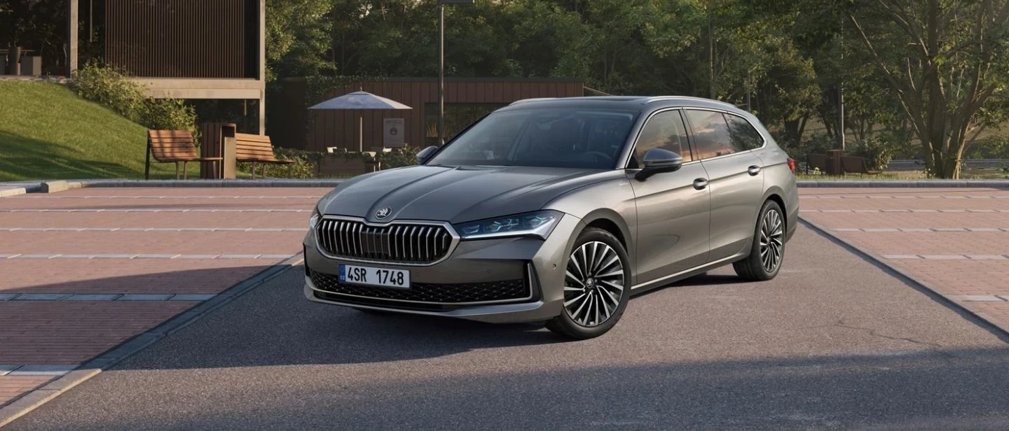 Nuova Skoda Supeb Wagon Desk (1)