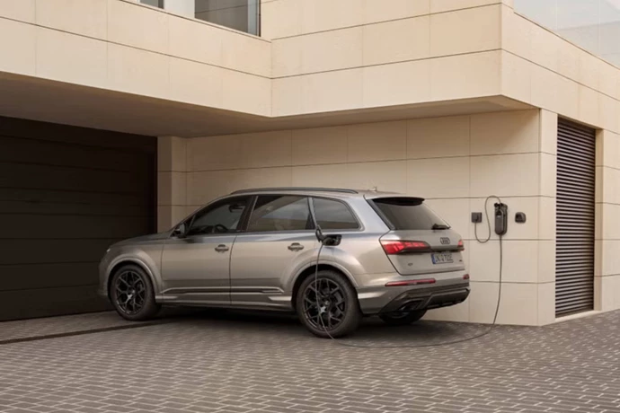 Q7 TFSI E 2 Box Contenuti 5000X3335