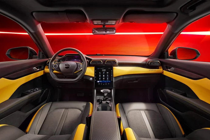 SHINE 2 Box Contenuti 5000X3335