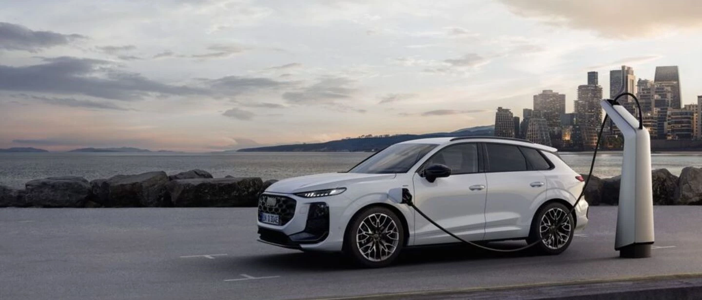 Nuova Q3 E Hybrid Desktop 1440X616