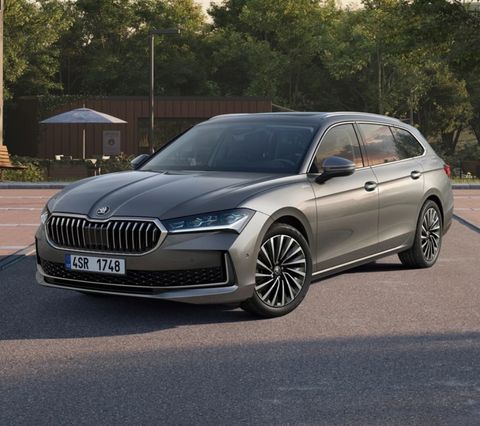 Nuova Skoda Supeb Wagon Desk (1) (1)