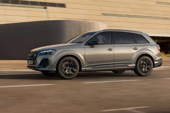 Q7 TFSI E 1 Box Contenuti 5000X3335