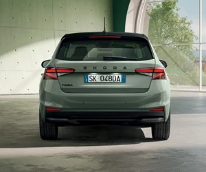 Skoda Fabia Pantone 00003