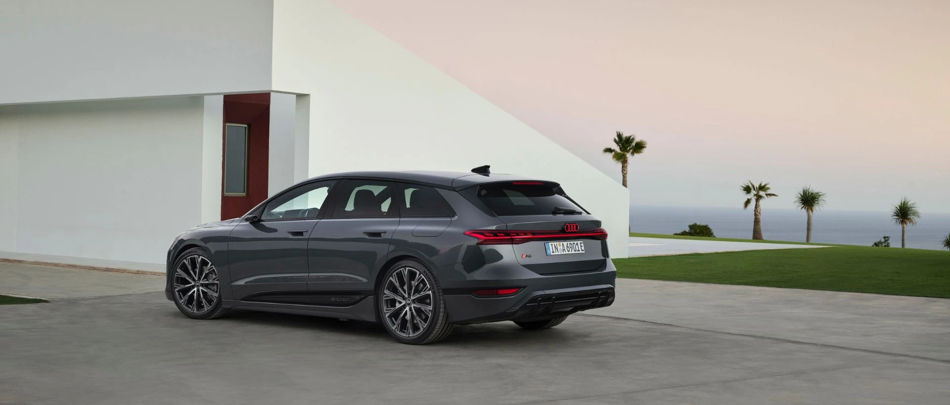 A6 Avant Etron Performance Desk