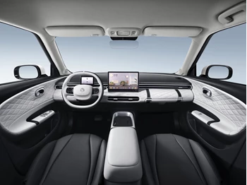 Dongfeng Box Interno Bianco Front 1