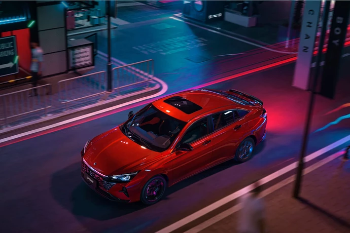 SHINE 1 Box Contenuti 5000X3335