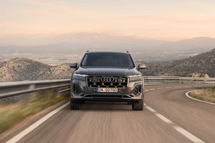 SQ7 SUV 2 Box Contenuti 5000X3335