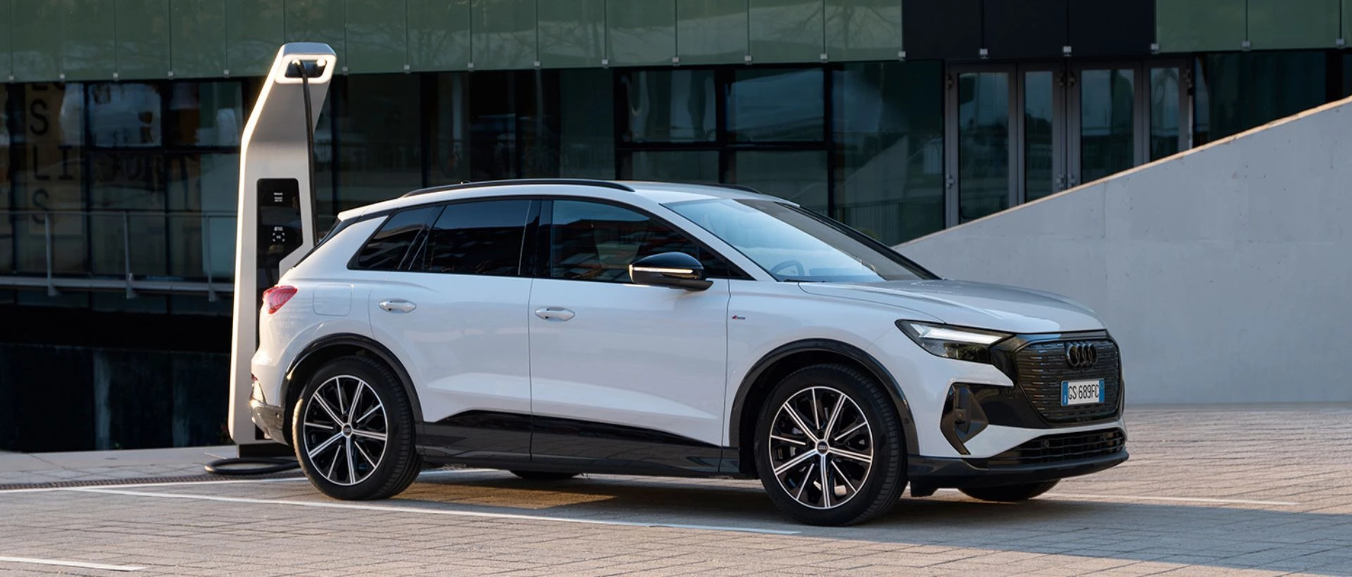 Q4 Etron Header Promo